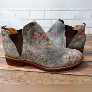 Sofft Bergamo Metallic Floral Booties